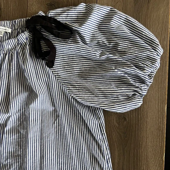 Elegant Black and White Striped Mini Dress - Picture 5 of 9